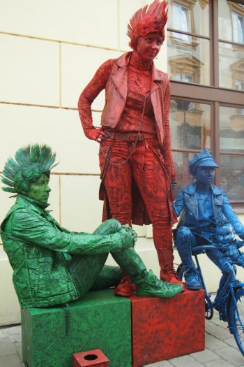 Živé sochy Sinela Punk